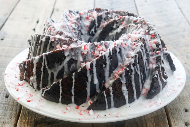 Easy Chocolate Candy Cane Cake: Your Festive Holiday Dessert